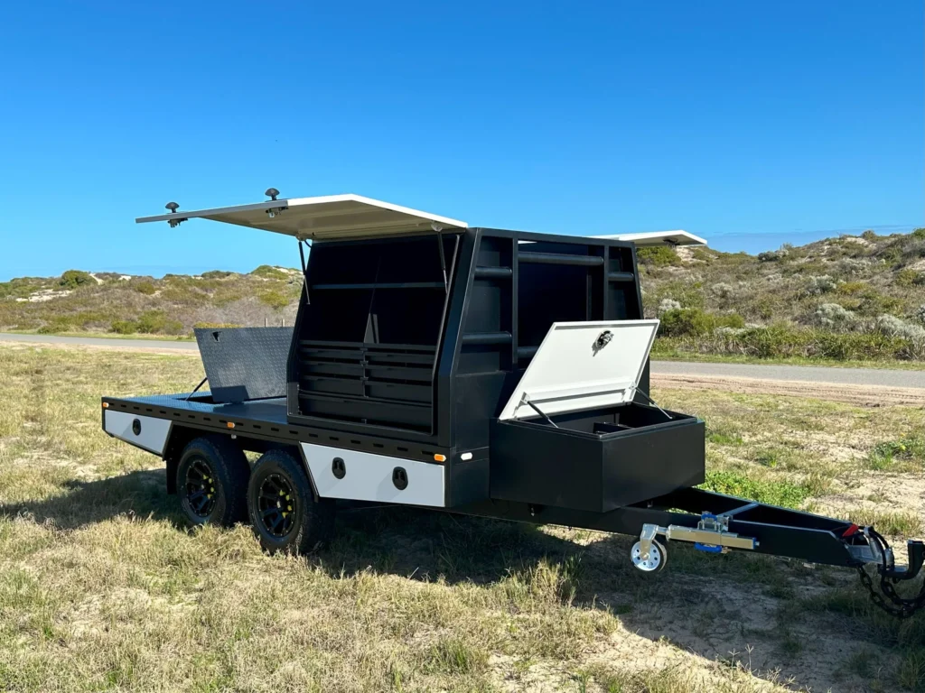 Mine-spec field service trayback trailer designed for heavy-duty site work