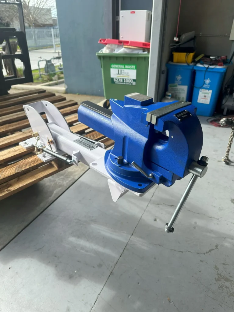 RedDirt drop down vice holder with bench vice mounted ute tray trailer vice mounting setup Australia