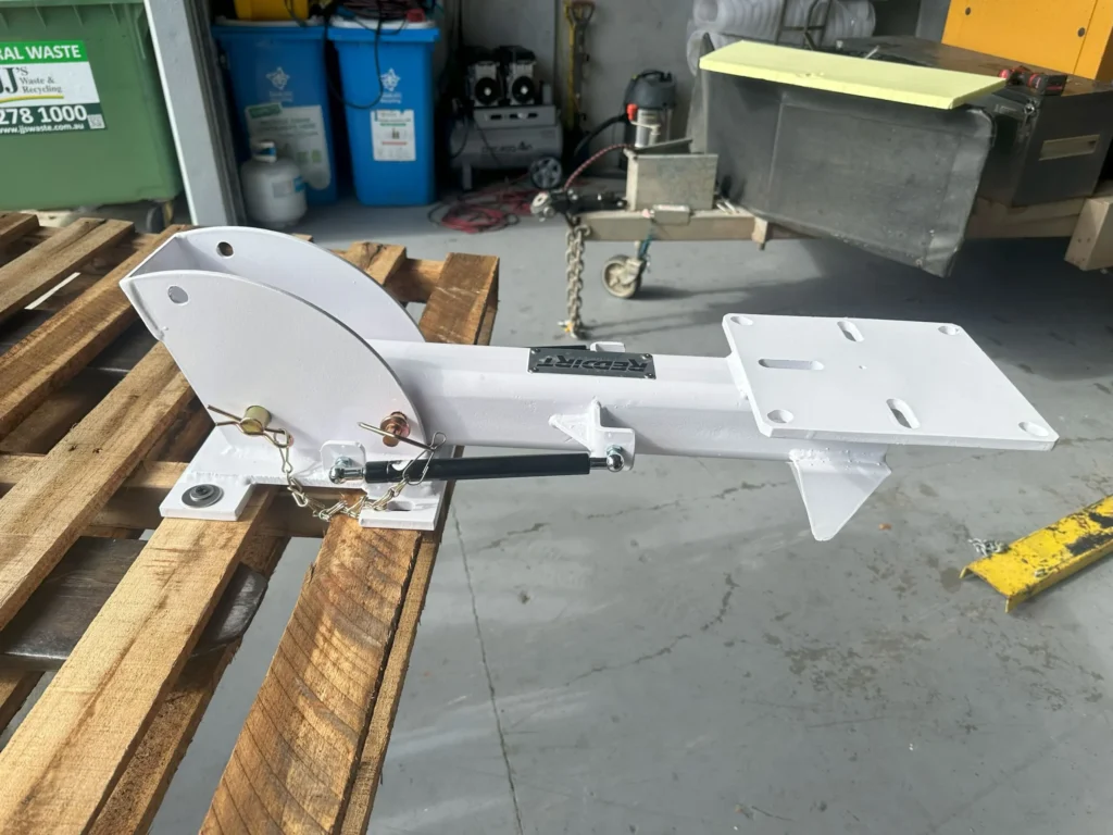 RedDirt drop down vice holder left side view heavy duty ute tray and trailer vice mounting bracket